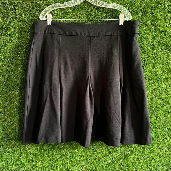 Eloquii Dresses & Skirts - Eloquii Black Pleated Knit Skirt